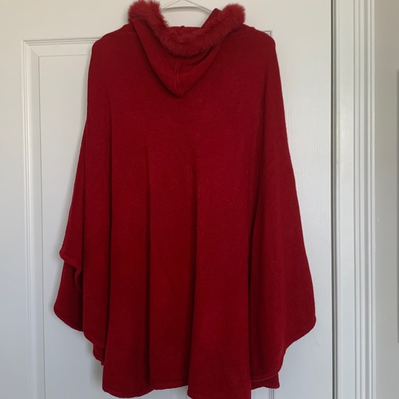 Red Cape - Picture 2 of 8